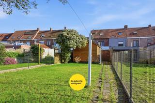 Kijkdag zaterdag 28 maart van 14u tot 16u. Plan snel uw afspraak in voor deze topper!Deze verzorgde rijwoning bevindt zich in het centrum van...