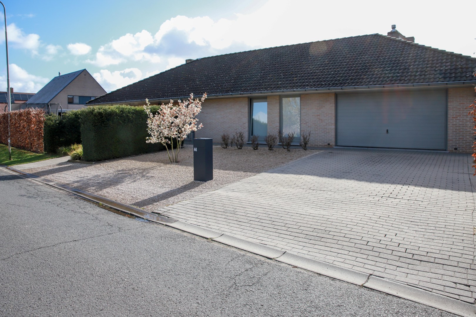 Ruime, instapklare, alleenstaande woning met garage en tuin op 818 m² - foto 1