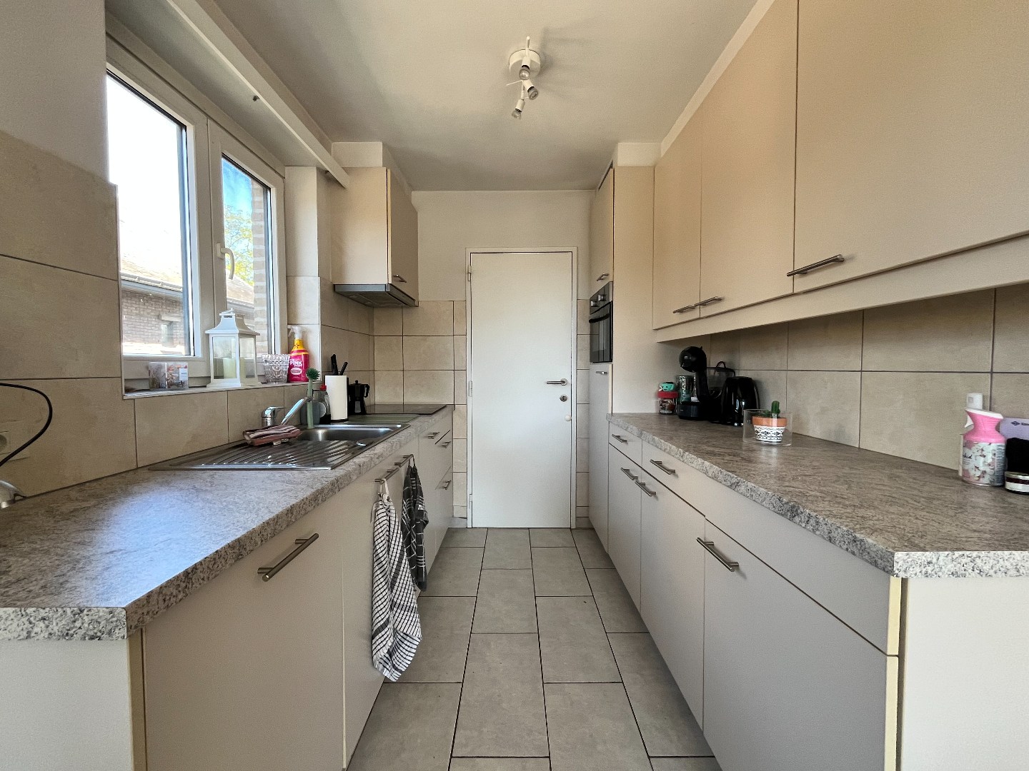 Hedendaags 2-slpk appartement met tuin, garage en kelder - foto 5