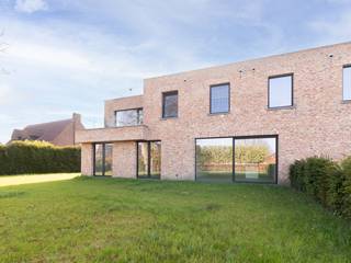 Dit zéér ruime gelijkvloersappartement is gelegen in project 'Hof Ter Eiken', daterend van dit jaar. De grondige, kwalitatieve en...