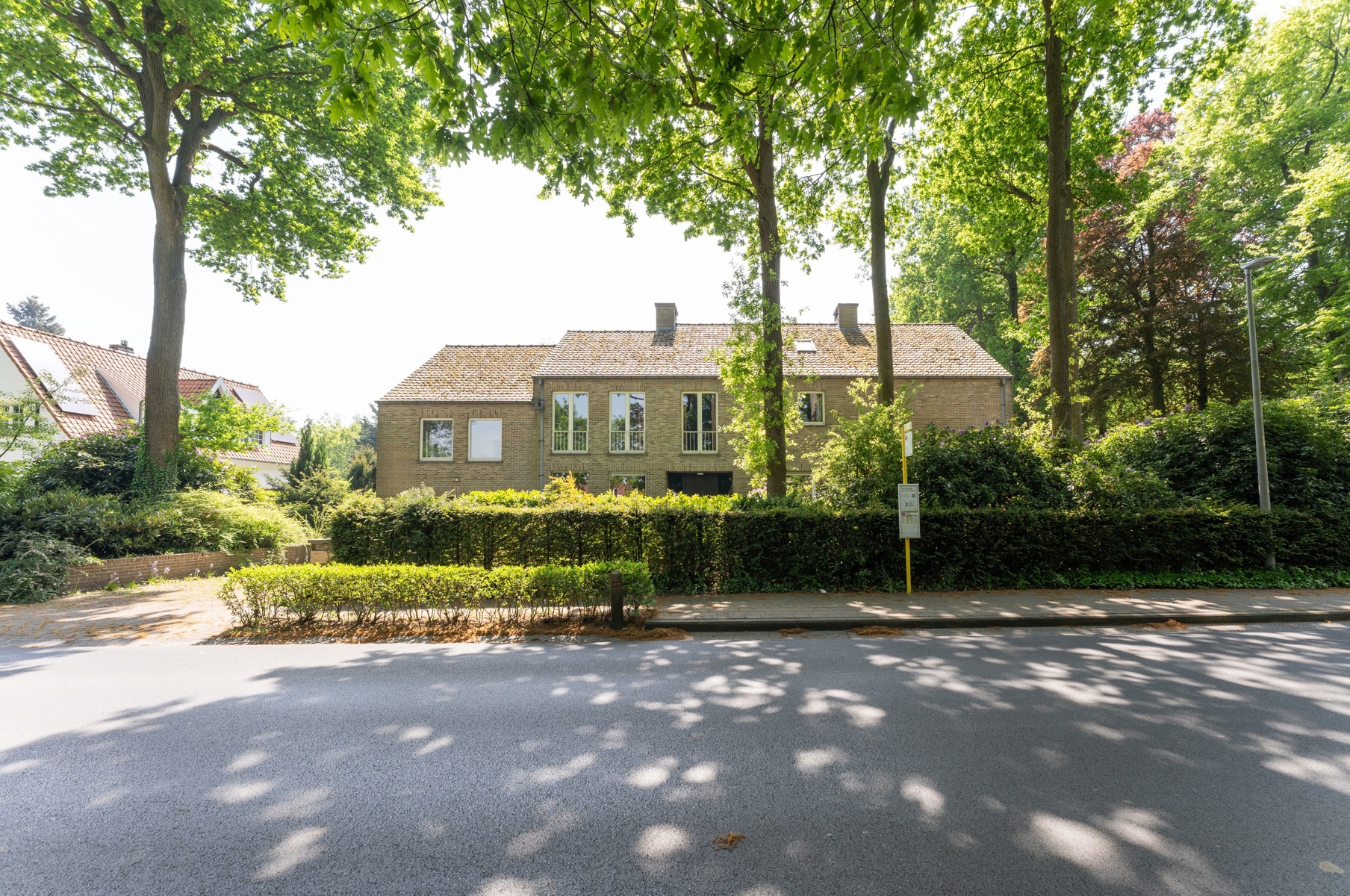 Tijdloze villa (445m²!) in bosrijke, residentiële omgeving - foto 3