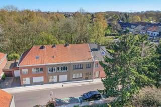 Op zoek naar een woning die u volledig naar eigen smaak kan vormgeven? Deze te moderniseren woning nabij de Vaart biedt u die unieke kans. Gelegen...