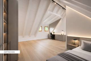 Tijdloze villa met polyvalent bijgebouw in een residentiële doodlopende straat.<br />Deze uitstekend onderhouden villa die hoogwaardige materialen, ruime volumes en een bijzonder aangename woonbeleving combineert. De woning beschikt over meerdere slaapkamers, diverse polyvalente ruimtes en een afzonderlijk bijgebouw dat tal van mogelijkheden biedt.<br /><br />Indeling gelijkvloers:<br />We betreden de woning via een ruime inkomhal met gastentoilet en vestiaire. Aansluitend bevindt zich de lichtrijke leefruimte met gezellige zithoek, eetkamer en grote raampartijen die zorgen voor een mooi contact met de tuin. De open haard vormt hierbij een warme blikvanger.<br /><br />De volledig uitgeruste keuken beschikt over kwalitatieve toestellen en voldoende werk- en bergruimte. Vanuit de leefruimtes geniet men van een prachtig uitzicht op het terras en de fraai aangelegde tuin.<br /><br />Verder bevindt zich op het gelijkvloers een praktische bureauruimte, ideaal voor thuiswerk of een zelfstandige activiteit.<br /><br />Eerste verdieping:<br />De eerste verdieping omvat een comfortabele master suite welke we betreden via de dressing om toegang te krijgen tot de slaapkamer en de badkamer. Verder zijn er op deze verdieping een 2e en 3e slaapkamer, een 2e badkamer en een wasplaats. Alle kamers genieten van veel natuurlijk licht en een aangenaam zicht op het omliggende groen.<br /><br />Tweede verdieping:<br />De volledig afgewerkte tweede verdieping vormt een absolute troef van deze woning. Dankzij de indrukwekkende zichtbare houten dakconstructie, de royale plafondhoogtes en de grote vloeroppervlakte ontstaat hier een unieke sfeer.<br /><br />Deze verdieping omvat een 4e, 5e en 6e slaapkamer en nog een extra polyvalente ruimte. Dankzij de flexibele indeling kan deze verdieping perfect aangepast worden aan de wensen van een groot gezin, thuiswerkers of wie extra ontspannings- en logeerruimte zoekt.<br /><br />Tuin en bijgebouw:<br />De zonnige en volledig aangelegde tuin biedt optimale privacy en vormt een oase van rust.<br /><br />Achteraan bevindt zich een bijzonder sfeervol en volwaardig bijgebouw dat tal van mogelijkheden biedt. Deze ruimte is ingericht met een authentieke houtgestookte pizza- en broodoven, een gezellige eetruimte en een volledig uitgeruste buitenkeuken. Dankzij de grote schuiframen geniet men hier van een prachtig zicht op de tuin.<br /><br />Daarnaast beschikt het bijgebouw over een eigen badkamer met douche, toilet en wastafel, alsook airconditioning, waardoor het perfect kan functioneren als poolhouse, gastenverblijf, hobbyruimte, kantoor of ontspanningsruimte.<br /><br />Bijzonderheden:<br />- Zeer recent 2023<br />- Uitmuntende EPC-score<br />- Ingebouwde geautomatiseerde lamellen.