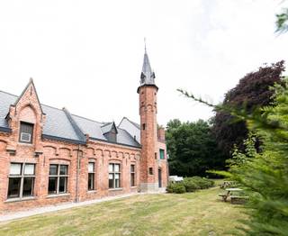 Flexibele kantoorruimtes te huur met tal van faciliteiten in het Axxes Business Center in Merelbeke. Het Axxes Business Center omvat verschillende...