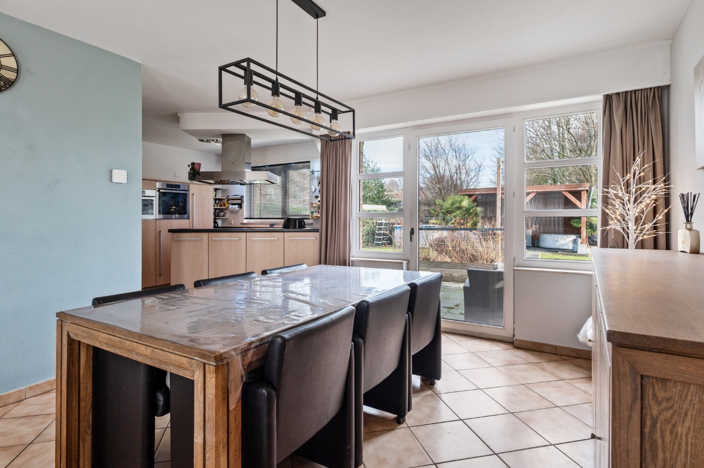 Rustig gelegen woning met 3 slpk., inpandige garage en tuin - foto 3