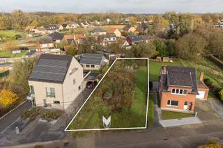 Bouwgrond voor open bebouwing van 6a71ca in een rustige doodlopende straat gelegen in woongebied vlakbij winkels, scholen en openbaar vervoer.Er moet...