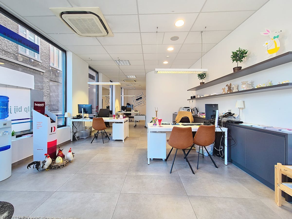 Modern kantoor (100 m²) te huur op de Markt van Eeklo - foto 5