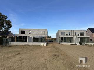 Deze knappe nieuwbouwwoning in moderne architectuur maakt deel uit van project 'La Vue' (Struikstraat 77A, 77B, 77C en 77 D in Assent). Woning...