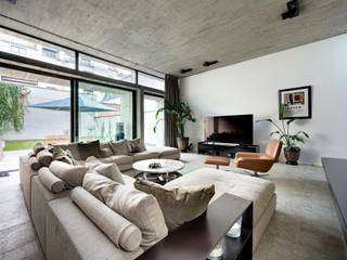Gelegen nabij 't Zuid en het idyllische botanische heiligdom vindt u dit luxe herenhuis met lift, binnenzwembad, fitness, sauna en tuin...