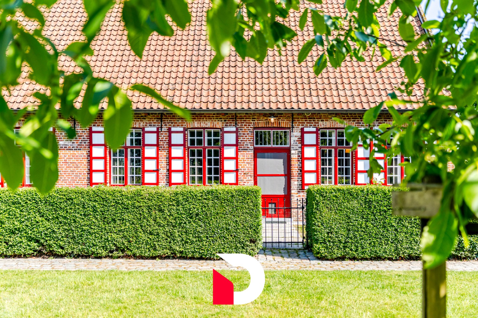 Unieke erfgoedsite “Klokhof Loppem” met uitzonderlijk potentieel in een groene omgeving - foto 2