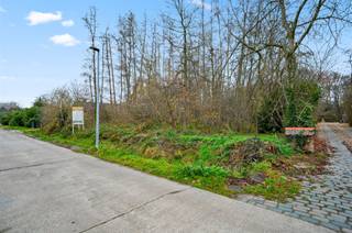 Rustig gelegen bouwgrond voor open bebouwing Bent u op zoek naar een ruime bouwgrond (15 are) in een groene en rustige omgeving? Dit prachtige...