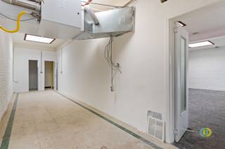 Situé dans le centre de Vilvorde, vous trouverez cet entrepôt idéalement situé. Le bâtiment était auparavant utilisé comme école de ballet...