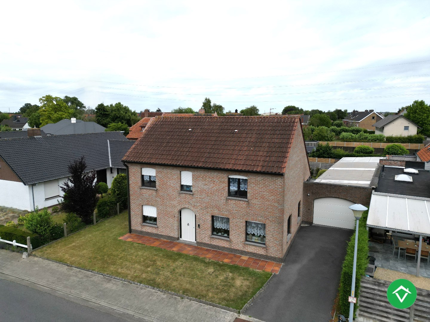 Alleenstaande woning met 5 slaapkamers, tuin en garage/loods te Roeselare - foto 1