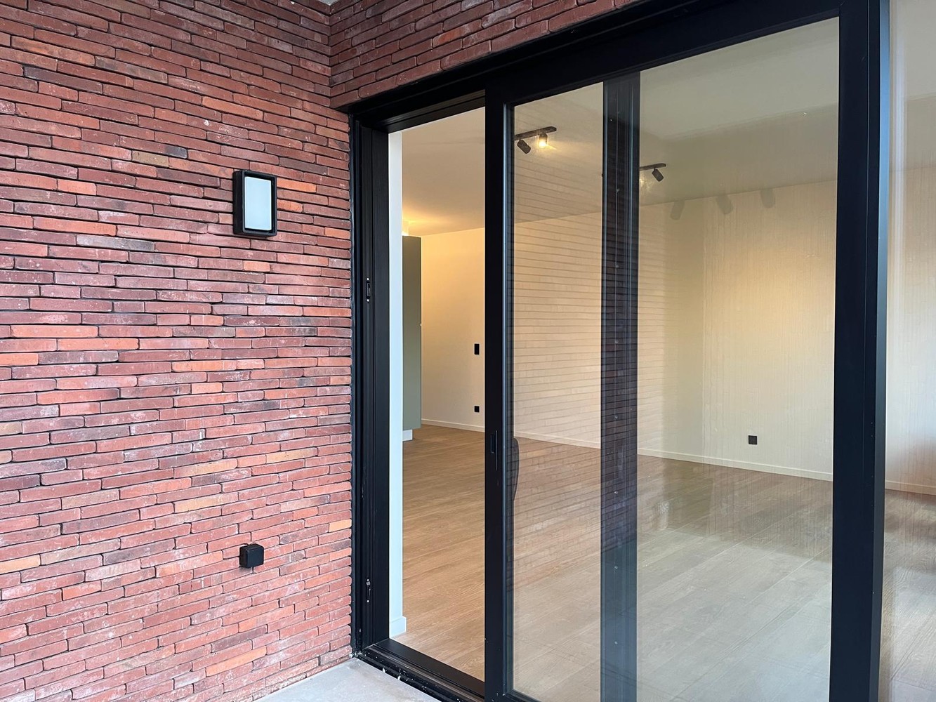 Nieuwbouwappartement te huur met 2 slaapkamers in “Huize Art Deco”. Uniek in opbouw en materialen. Negatief E-peil. - foto 4