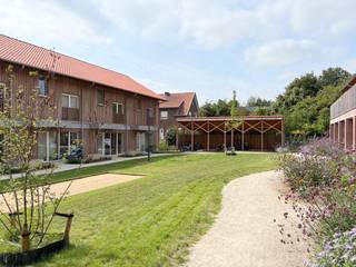 Energiezuinige woning met 3 slaapkamers, vloerverwarming, zonnepanelen en privé tuin met terras in hartje Bertem!Indeling gelijkvloers: inkomhal met...