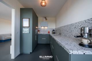 Enorm charmant penthouse met het mooiste en spectaculairste uitzicht van Bilzen! Dit enorm gezellig appartement is 125m2, heeft 2 slaapkamers,...