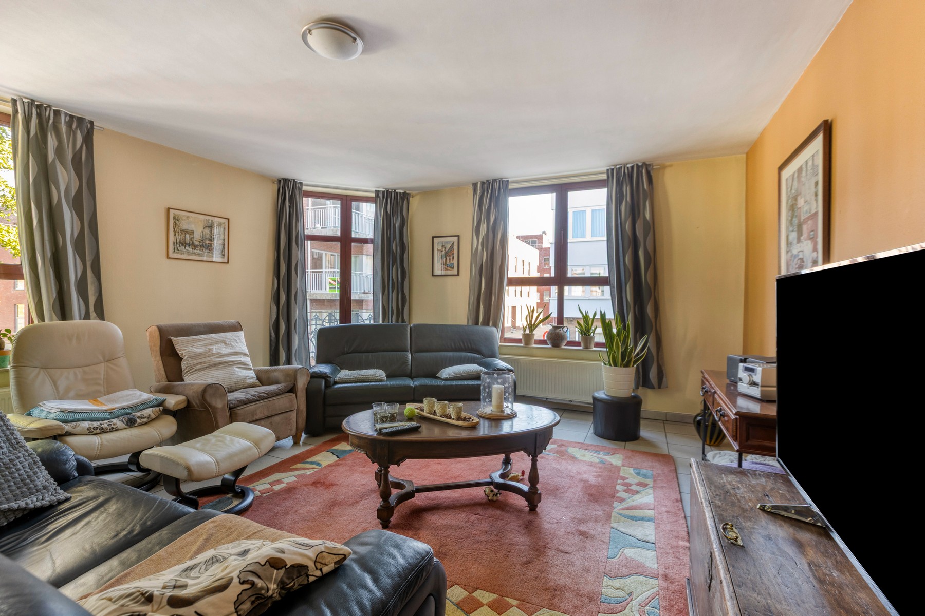 Building van drie appartementen op wandelafstand van het commercieel centrum - foto 3