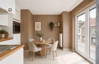 Bent u op zoek naar een ruim appartement te koop in Oostrozebeke op een uitstekende locatie? Dan is dit appartement in het centrum van Oostrozebeke precies wat u zoekt.Dit verzorgde appartement beschikt over twee volwaardige slaapkamers, een lichtrijke leefruimte en een aangenaam terras waar u in alle rust kunt genieten. Bovendien hoort bij het appartement een garage, een absolute meerwaarde die zorgt voor extra comfort en parkeergemak.Dankzij de centrale ligging in Oostrozebeke bevinden winkels, horeca, scholen, openbaar vervoer en andere dagelijkse voorzieningen zich op wandelafstand. Alles wat u nodig heeft, ligt binnen handbereik, waardoor u geniet van optimaal wooncomfort.Dit appartement met twee slaapkamers en garage in Oostrozebeke is ideaal voor starters, koppels, gezinnen, investeerders of wie op zoek is naar een comfortabele woonst op een topligging.Bent u op zoek naar een appartement te koop in Oostrozebeke met terras, garage en een centrale ligging? contacteer luna@immobeguin.be