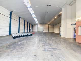 Bâtiment industriel de 2 095 m² sur environ 4 500 m² situé dans la zone industrielle Nijverheidsstraat- Meentak à...