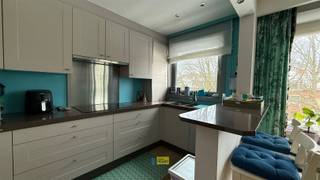 Welkom in dit charmante appartement van 82m² gelegen in Wilrijk. Dit ruim tweeslaapkamerappartement biedt een perfecte combinatie van comfort...