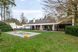 Deze woning is gelegen in een rustige residentiële groene omgeving te Vosselaar.Met een riante bewoonbare oppervlakte van 350m², vijf ruime...