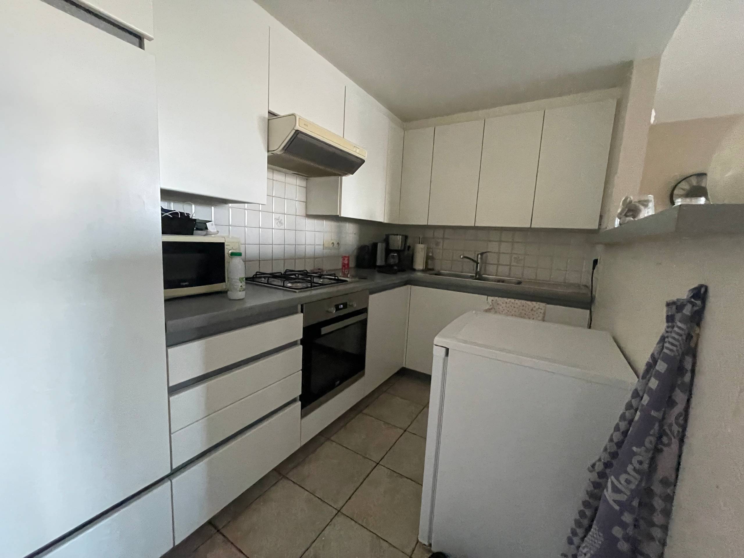 Appartement op 1ste verdieping met 2 slaapkamers en terras. - foto 5