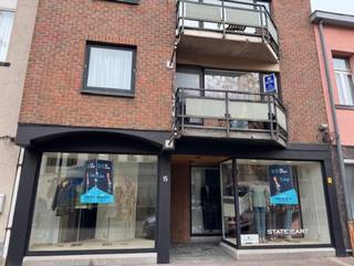 ID 726609 :Huidige handelsruimte ook perfect omvombaar tot WONING! Centraal gelegen met 1e verdieping (198m²)en tuin (incl.servitude en dus ook via...