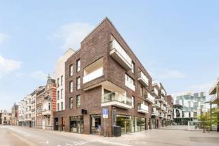 <p>Praktische staanplaats op een topligging in Roeselare - De Munt! <br />Bent u op zoek naar veilige en betrouwbare parkeeroplossing? Deze topgelegen staanplaats biedt de ideale oplossing!<br />Ondergrondse parkeerplaats op parking De Munt in Roeselare.<br />Centraal gelegen in de nabijheid van woongelegenheden, winkels,...</p><p>Meer info of een bezoek ter plaatse: tessa@immobeguin.be</p>