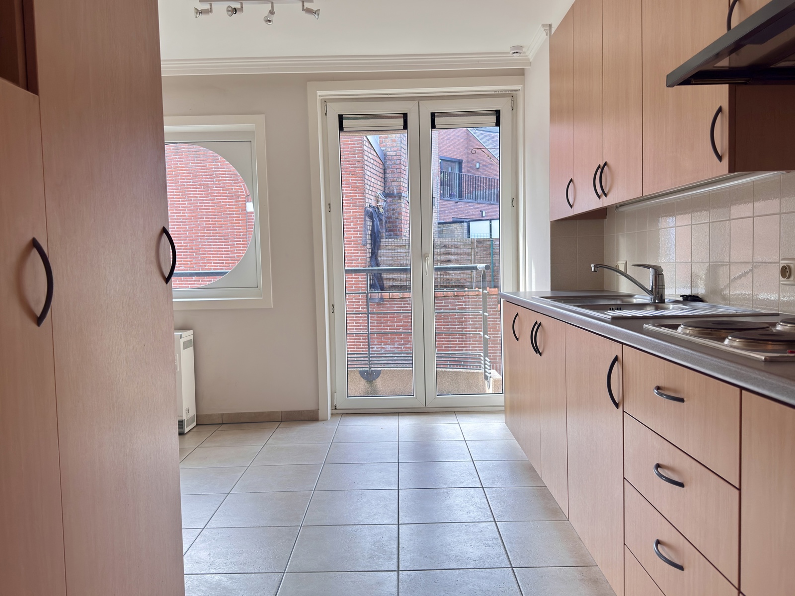 Verzorgd appartement vlakbij het centrum van Gistel. - foto 5