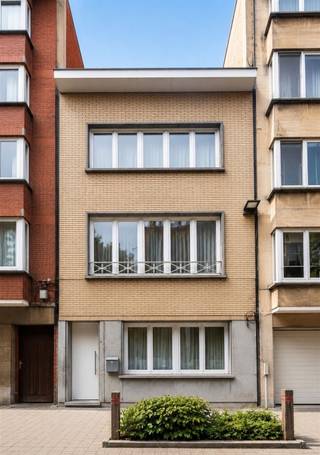 In a prime location in Mechelen, within walking distance of the train station, is this fully renovated student house with excellent...