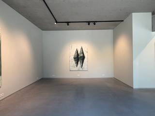Op zoek naar een bijzondere plek waar <strong>kunst en ondernemen samenkomen</strong>? In Kortrijk bieden we een mooie en karaktervolle ruimte te huur aan voor iemand met een hart voor <strong>kunst, creativiteit en ondernemen</strong>. De ruimte is ideaal voor wie er een galerie wil starten, maar ook voor wie op zoek is naar een <strong>kantoor- of werkruimte waar kunst een belangrijke plaats krijgt</strong>. Een plek om kunst te tonen, klanten te ontvangen, mensen samen te brengen en nieuwe ideeën uit te werken. Ook <strong>andere ondernemersideeën zijn welkom</strong>. Heb je een origineel concept en denk je dat deze locatie erbij past? Vertel het ons!<br /><br />We zoeken iemand met <strong>goesting en een eigen idee</strong>, die van deze mooie locatie in Kortrijk iets bijzonders wil maken. Spreekt jouw concept de eigenaar aan? Dan zijn <strong>interessante startvoorwaarden bespreekbaar</strong>. <strong>Goesting? Bel ons!</strong><br /><br />Interesse? Contacteer<br />Matthis +32 477 804 350 - <u><strong>matthis@dekeyser.immo</strong></u><br />Leopold +32 499 618 354 - <u><strong>leopold@dekeyser.immo</strong></u>