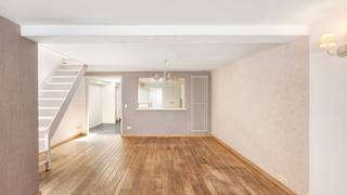 Op een interessante locatie te Knokke vlakbij de sportvelden, verkopen wij deze leuke woning voorzien een groot ingesloten zonneterras. Deze...