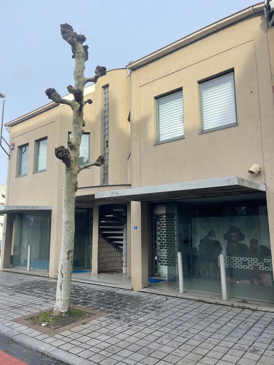 Commercial à louer à Maasmechelen - photo 4