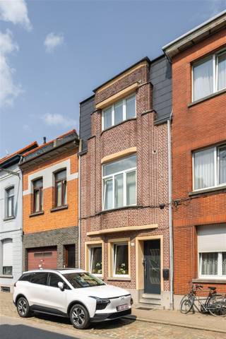 Maison à revenus dans Bosschaertstraat idéale pour la location ou les grandes famillesTrumpsSitué dans le quartier animé d'Anvers, à quelques pas des...