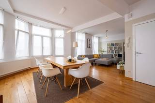 Instapklaar appartement met hoge plafonds en authentieke elementen. Centrale ligging in rustige wijk met karakter in Antwerpen. Ideaal voor wie...