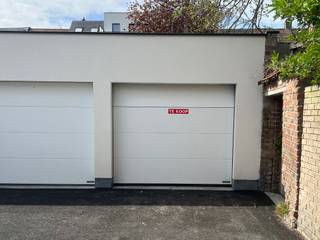 Dernier garage à vendre dans la résidence "Camille" à Furnes.Dimensions : 2,90 m * 5,70 m.Vente soumise à la TVA...