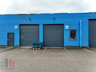 Strategisch gelegen magazijn van 185 m² te huur bij de op- en afrit 21 Herentals-Industrie van de E313, in Industriepark ‘Klein Gent’.De loods is...