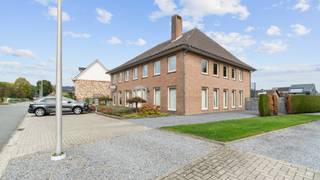 Welkom op de Spoorwegstraat 11A te As.Dit ruim en verzorgd appartement is gelegen in een rustige woonomgeving in Niel-bij-As.Alle nodige...