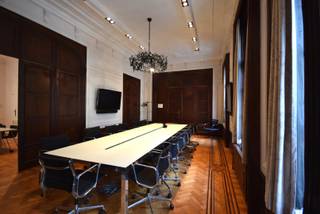 Gelegen in het historische hart van Brussel, biedt het Van Orley-centrum een ideale werkomgeving. Dit unieke en charmante gebouw geniet van zeer...