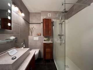 Deze leuke studio aan het Duinenkerkje in Oostende, bevindt zich op enkele stappen van het strand te Mariakerke.Bestaat uit woonkamer met open...