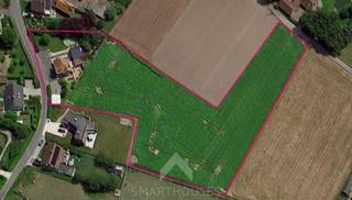 Landelijk en toch centraal gelegen (Zilverberg), biedt dit perceel bouwgrond met af te breken woning een uitzonderlijke kans. Bovendien is er de mogelijkheid om het achterliggende perceel landbouwgrond van 6.412 m² bij te kopen voor €85.000.<br />Kortom, een uniek perceel bouwgrond met talloze mogelijkheden!<br /><br />Extra troeven:<br /><br />Ruime bouwvoorschriften<br />Zuidwestgericht perceel<br />Landbouwgrond met uitweg naar een andere straat<br />Perceelsbreedte van ca. 45 m<br />Uniek aanbod op een sublieme locatie<br />Afbraak en heropbouw mogelijk onder 6% btw<br /><br />Deze woning is te koop ZONDER makelaar via het concept van Smart Houses! Wenst U verdere inlichtingen of bezoek? Contacteer rechtstreeks de eigenaar via 0473/52.21.01.