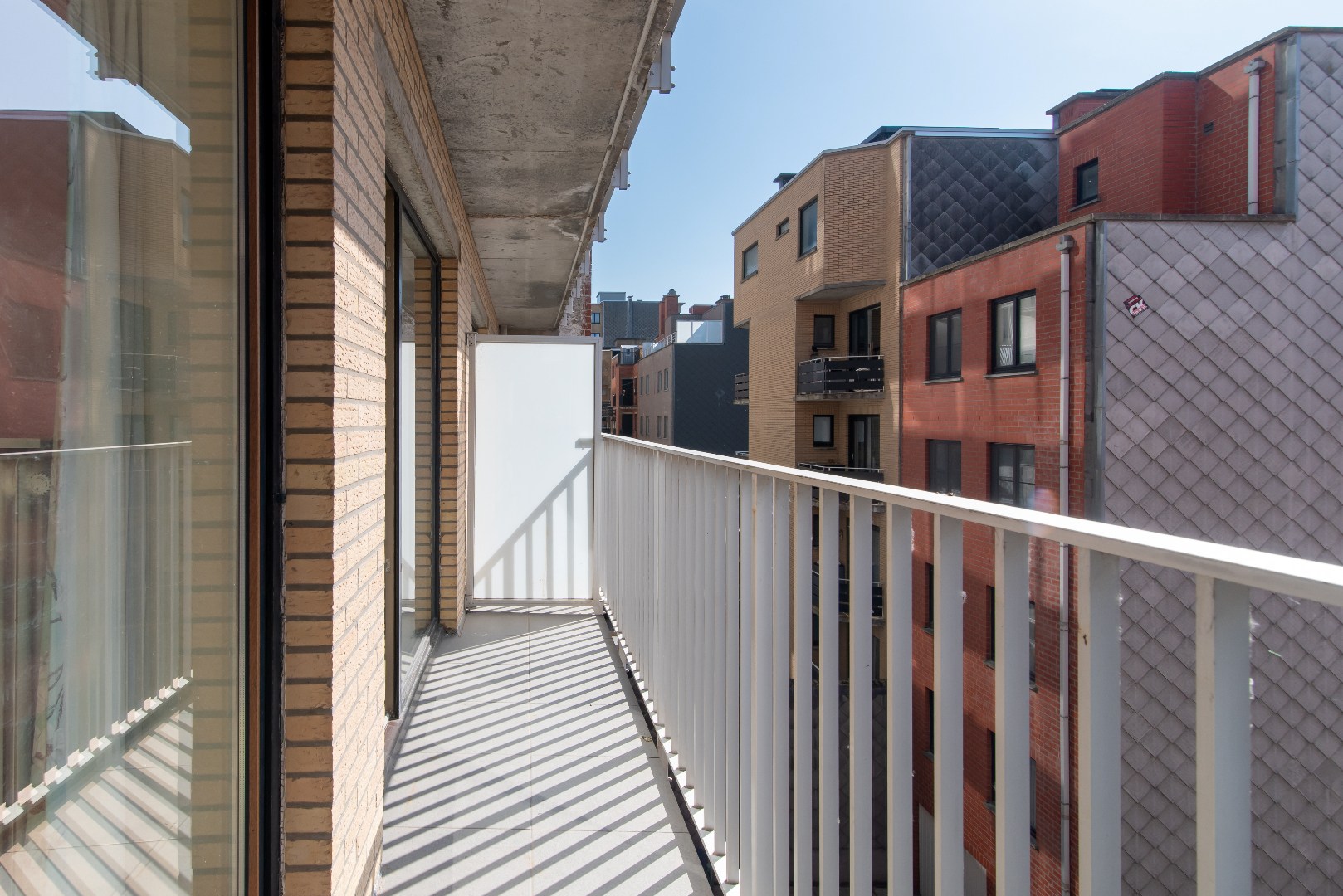 Lichtrijk appartement met panoramisch zeezicht aan de kust - foto 5