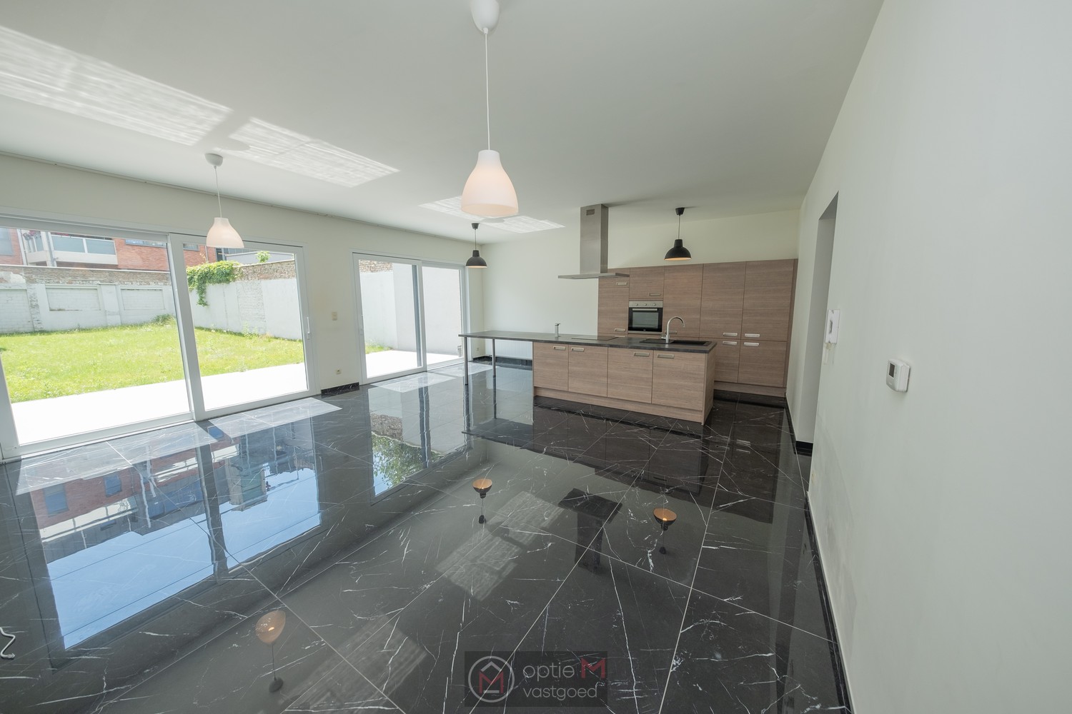 RUIM GELIJKVLOERS APPARTEMENT MET 2 SLPKS EN TUIN MET TERRAS. - foto 5