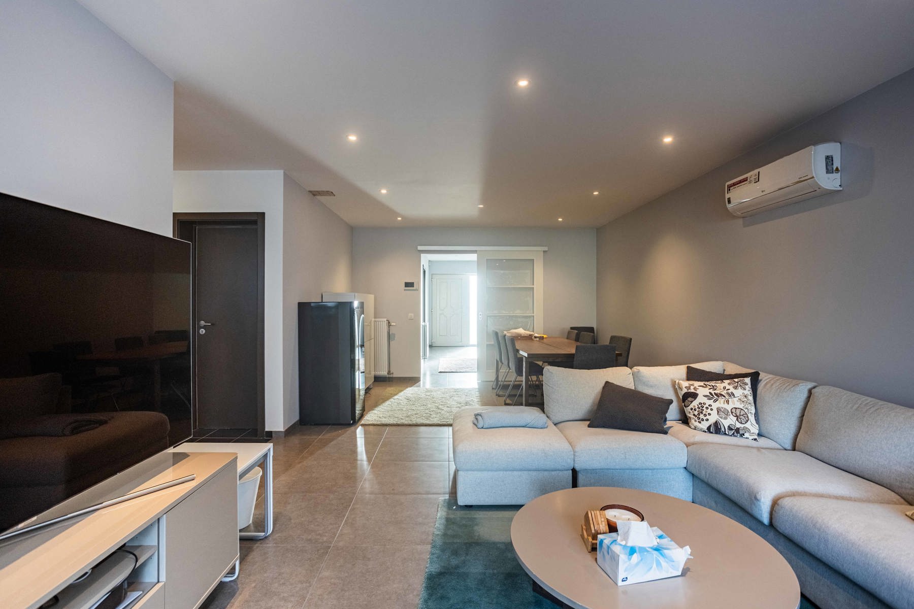 Instapklare recente woning met 5 slaapkamers en 3 badkamers! - foto 4