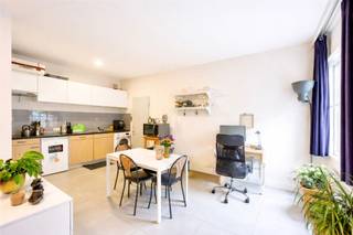 Studio prêt à l'emploi dans le centre d'Anvers Disposition- Salle de séjour avec coin nuit et cuisine ouverte- Salle de bain avec baignoire/douche,...