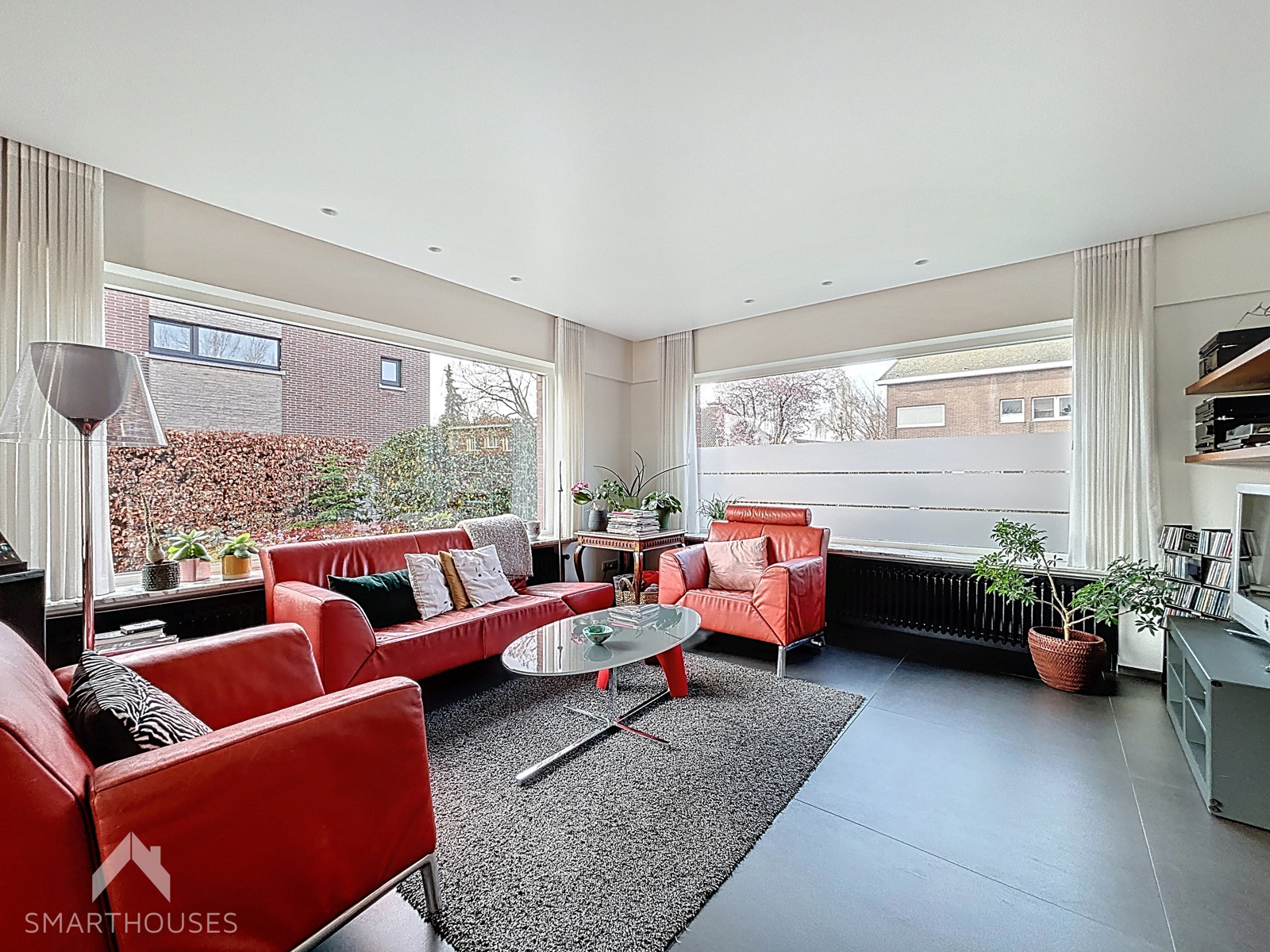 Ruime alleenstaande woning met 4 slpks, bureel en garage  - foto 4