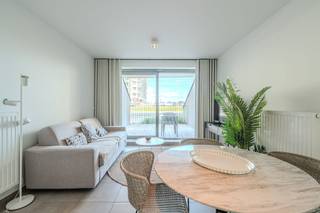 Studio à vendre avec une belle terrasse situé au rez-de-chaussée de la résidence « Chrystal Palace » à Ostende. Disposition : - hall...