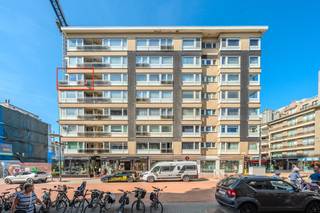 Centraal gelegen 1 slaapkamer appartement te koop te Middelkerke, Paul de Smet de Naeyerstraat 25. Het appartement situeert zich op de vijfde verdieping van de residentie "Providence". Dankzij de centrale ligging bevindt u zich vlakbij openbaar vervoer, de zeedijk en winkels. Bovendien beschikt het appartement over ruime, zuid en zuidwest, gerichte terrassen.<br /><br />Indeling:<br />- Inkomhall<br />- lichtrijke leefruimte (23m²) met toegang tot het eerste terras (2m²) en het zuidgericht tweede terras (9m²)<br />- gerenoveerde open geïnstalleerde keuken<br />- badkamer voorzien van douche, toilet en lavabo meubel<br />- slaapkamer (13m²) met toegang tot zuidwest gericht derde terras (18m²) <br /><br />Troeven:<br />- Topligging vlakbij openbaar vervoer, winkels en de Zeedijk<br />- Conform elektriciteitsattest<br />- Zuid en zuidwest gerichte zonneterrassen<br />- Gemeenschappelijke fietsenberging in het gebouw<br />- Instapklaar<br /><br />Bent u op zoek naar een 1 slaapkamer appartement met zonnige terrassen te koop te Middelkerke? Aarzel niet en leg vandaag nog uw bezoek vast!<br /><br />Bestuursmaatregelen in het maatregelenregister: nee