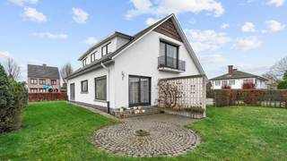 Welkom op de Nobellaan 1, 3500 HasseltDeze charmante woning ligt in een van de meest geliefde, groene wijken van Hasselt en biedt een woonoppervlakte...