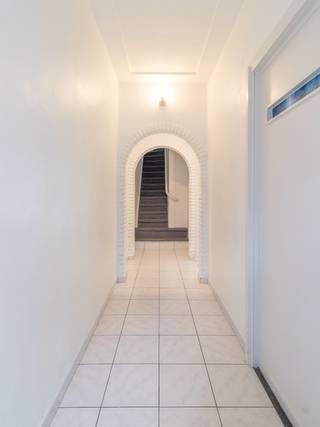 Deze gezellige gezinswoning biedt een combinatie van comfort, licht en een huiselijke sfeer, ideaal voor wie graag centraal woont in Wilrijk...